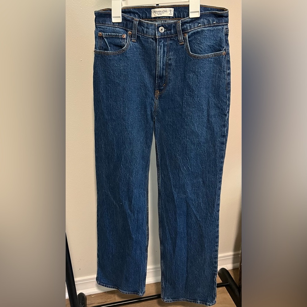 Abercrombie & Fitch “The 90s Relaxed Jean- High Rise